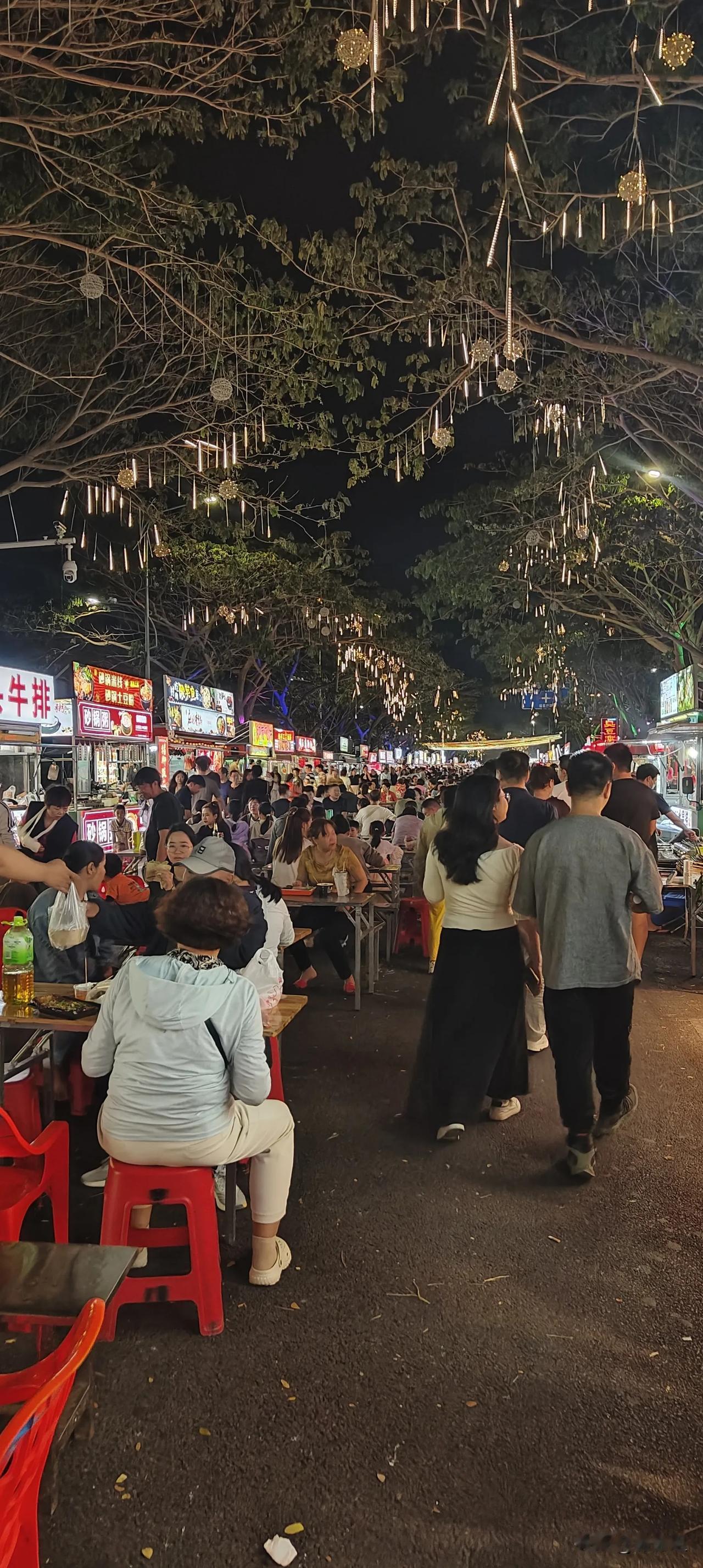 新的一年希望钱包鼓一点，孩子少操点心，父母身体好一点别有病，爱人也是，人到中年了