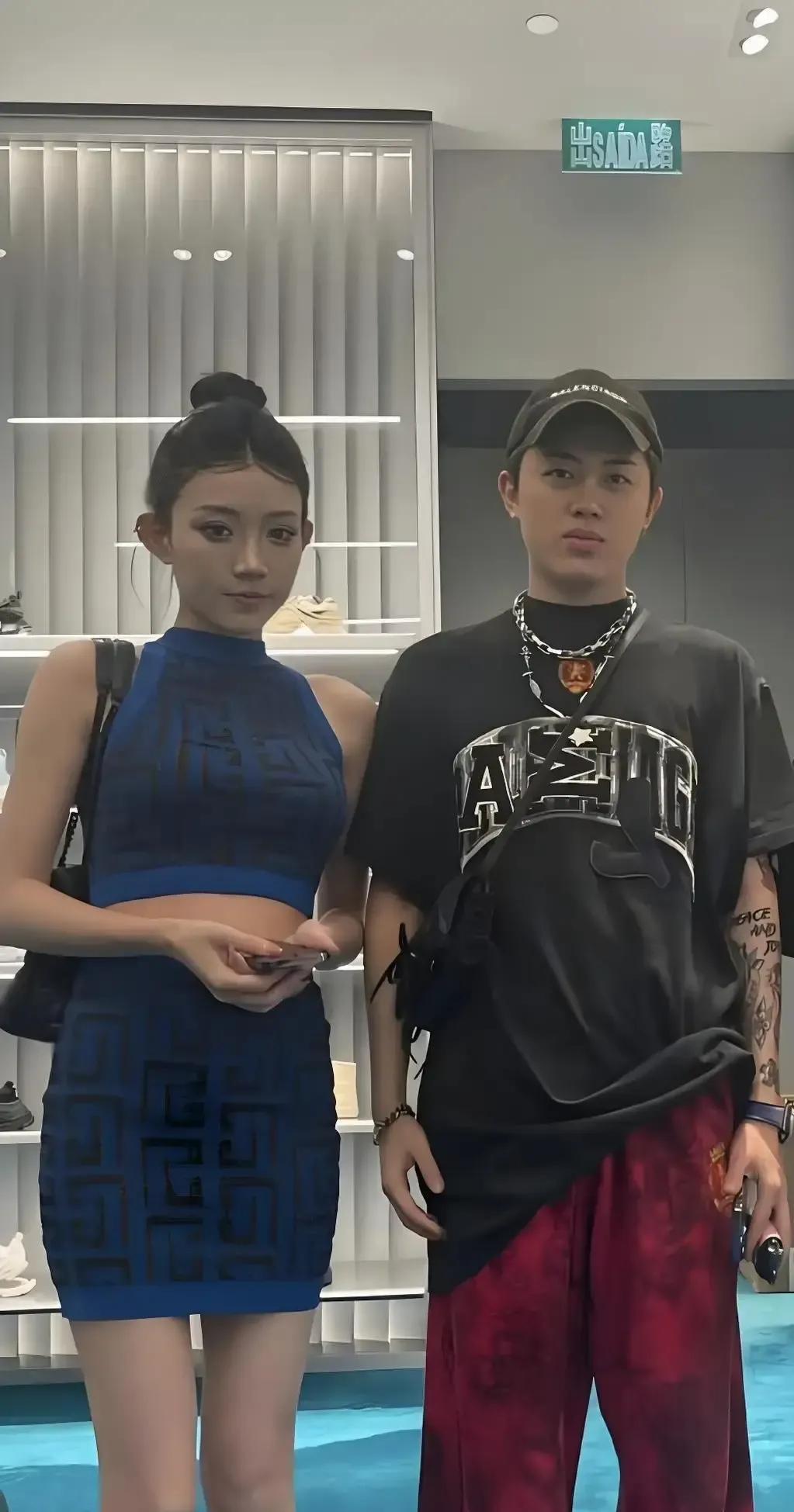 小伊伊昨晚直播突然哭到说不出话，说PPQ已经半年没正眼看她，连拍视频都像在演独角