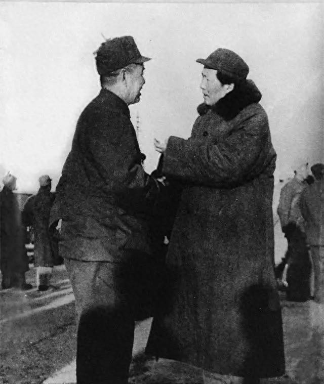 傅作义连战连胜，朱德61岁时想亲自出征“教训”，毛主席紧急致电一人出马，这是谁？