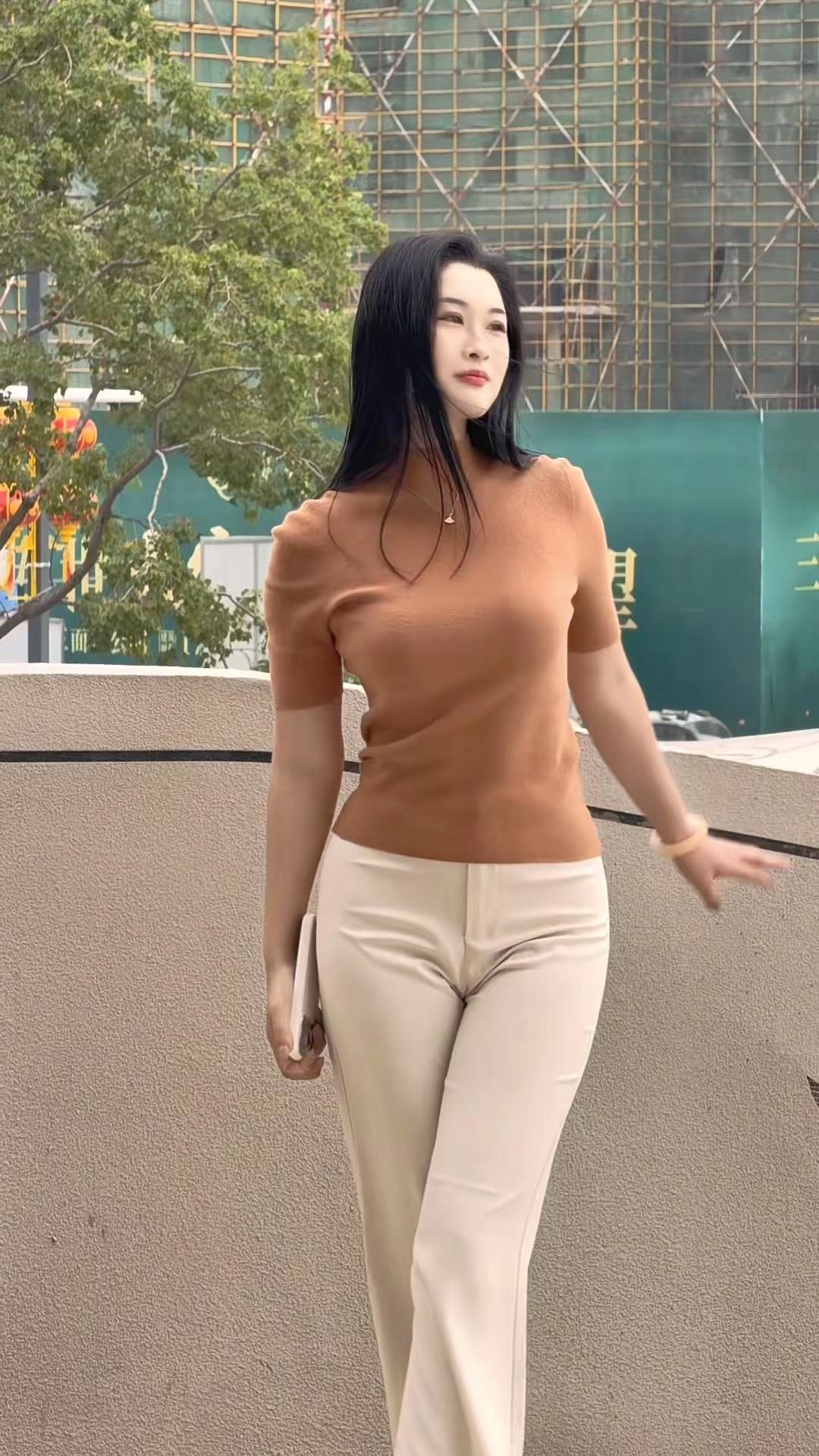 人打着聪明的算盘 天打着因果的算盘 别贪心不可能什么都有 也别灰心不可能什么都没