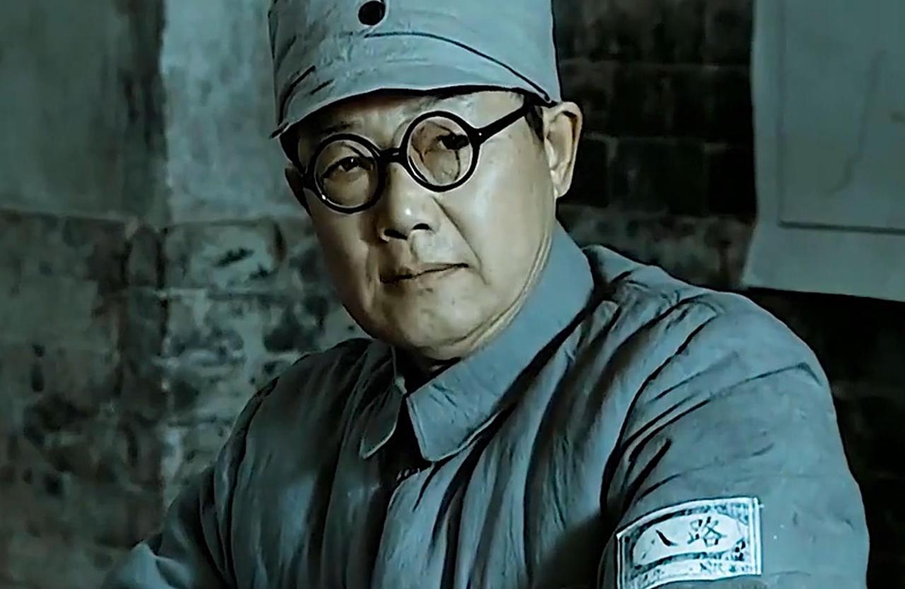 有人问，李云龙敢不敢和老师长顶嘴？
网友是这么回答的：
关二爷够牛了吧，那可是不