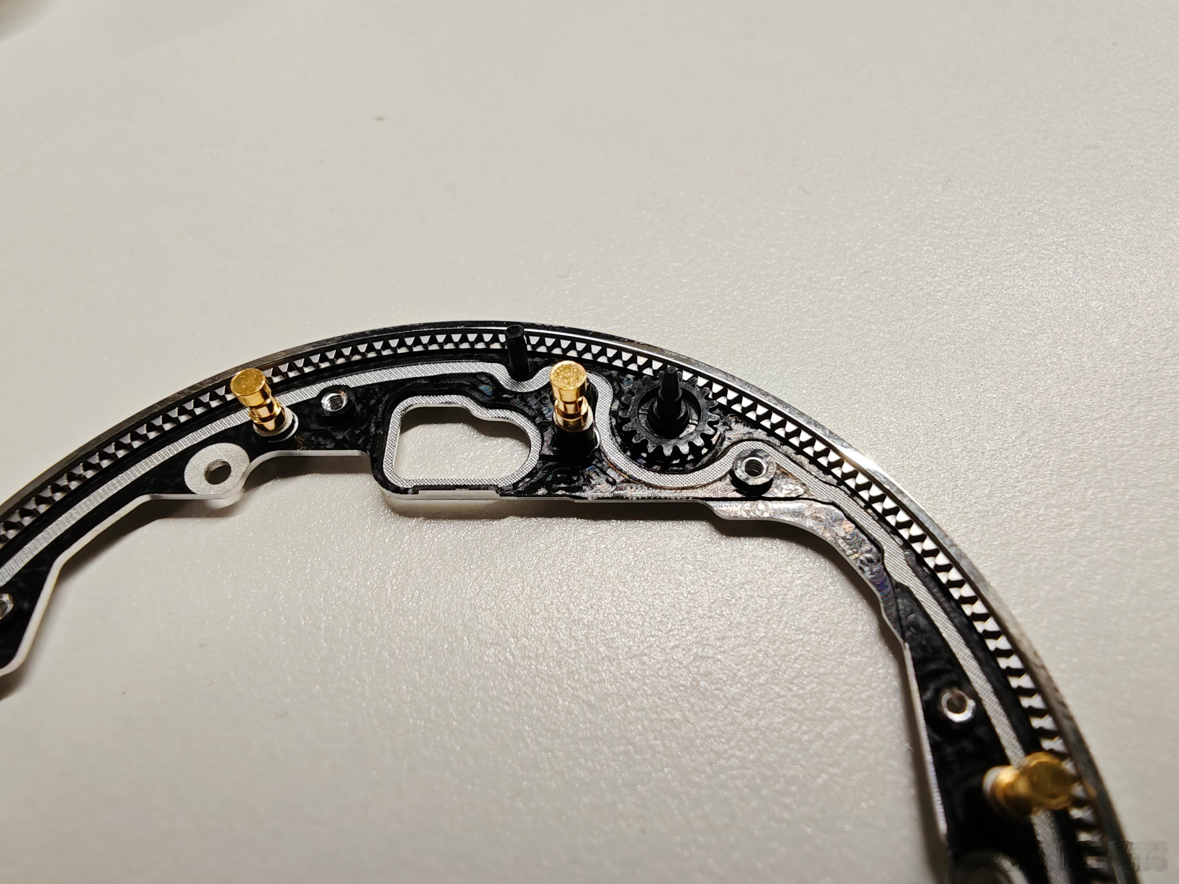 杨长顺发小米17 Ultra徕卡版「变焦环模组」的拆解视频了，可以说是一图胜千言