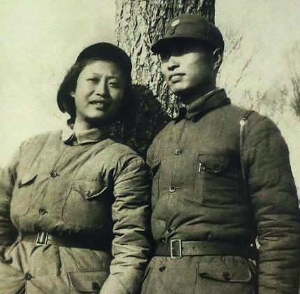 1948年，林颖改嫁了，她是彭雪枫的遗孀，身带烈士之子。她嫁给了马列，一个不符合