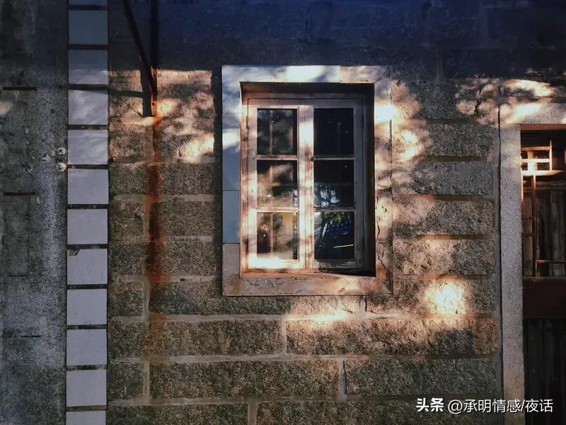 别等被生活击倒才明白：照顾好自己，是这辈子最稳的投资！
       外面风雨再