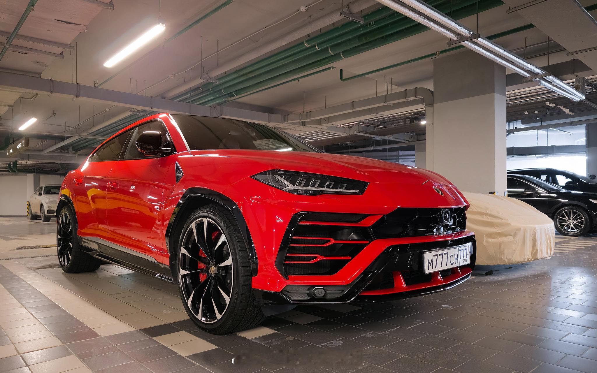 Lamborghini Urus / Toyota Supra Tank 300