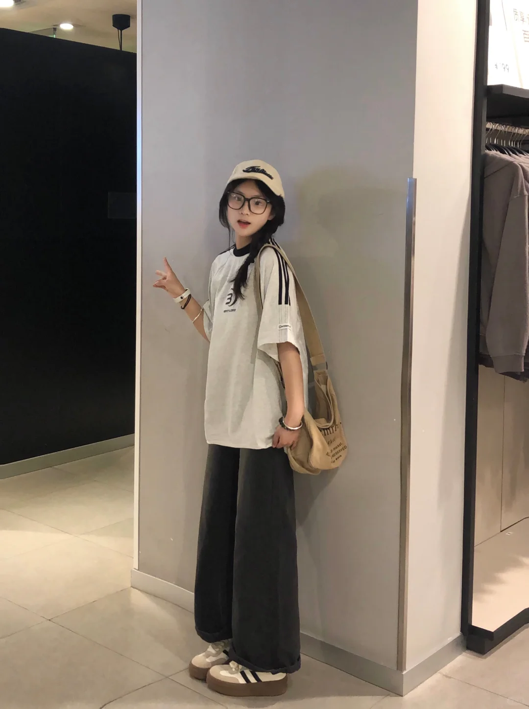 入夏的第一件美式复古短袖好好看！🔒住啦！！