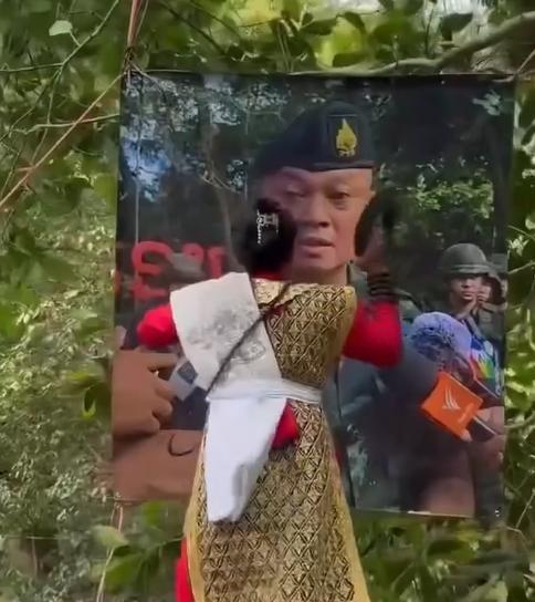“巫师”也能上战场？
 
随着柬埔寨和泰国的冲突，暂时告一段落。更有戏剧性的一幕