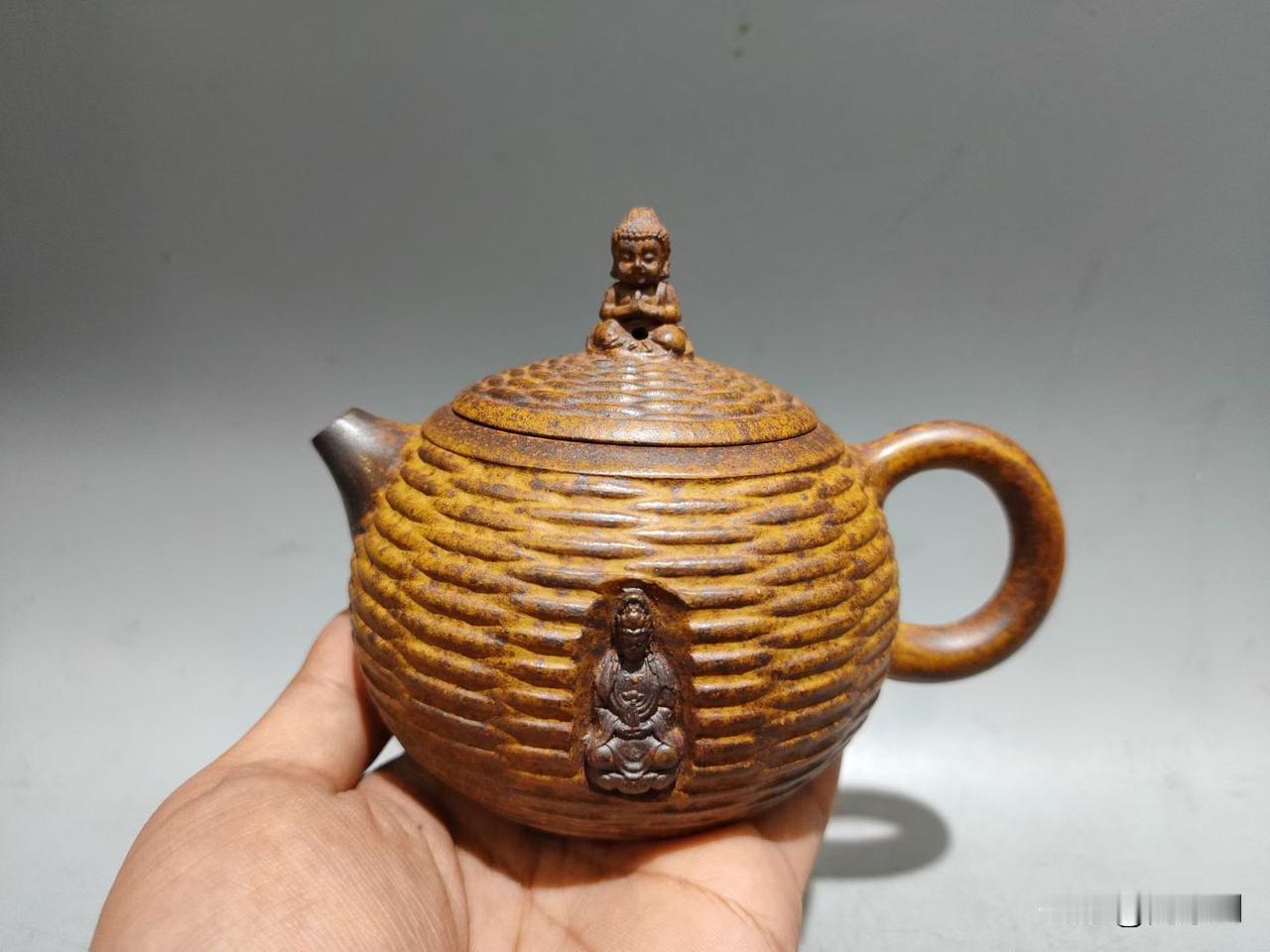 竹编西施壶
品名：竹编西施壶
底款：顾景舟
尺寸：14/11cm..
容量：26
