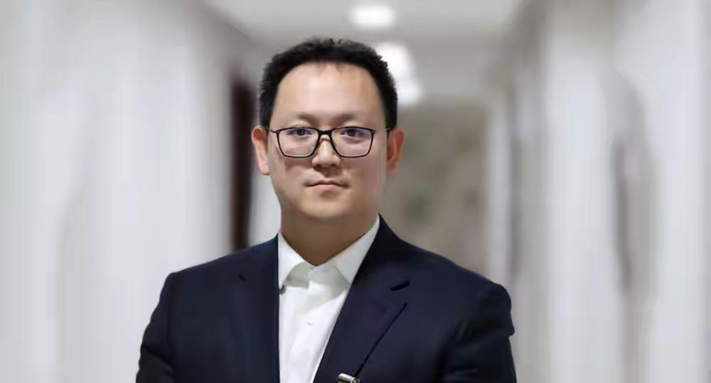 郑伟这会儿估计彻底绝望了。

他怎么也没有想到，

身为方正县委原书记，自己会因