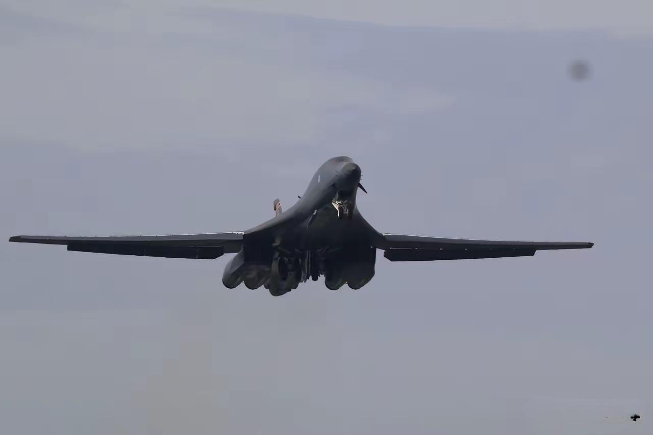 美国空军的B-52H、B-1战略轰炸机，以及U-2高空侦察机，已部署在英国费尔福
