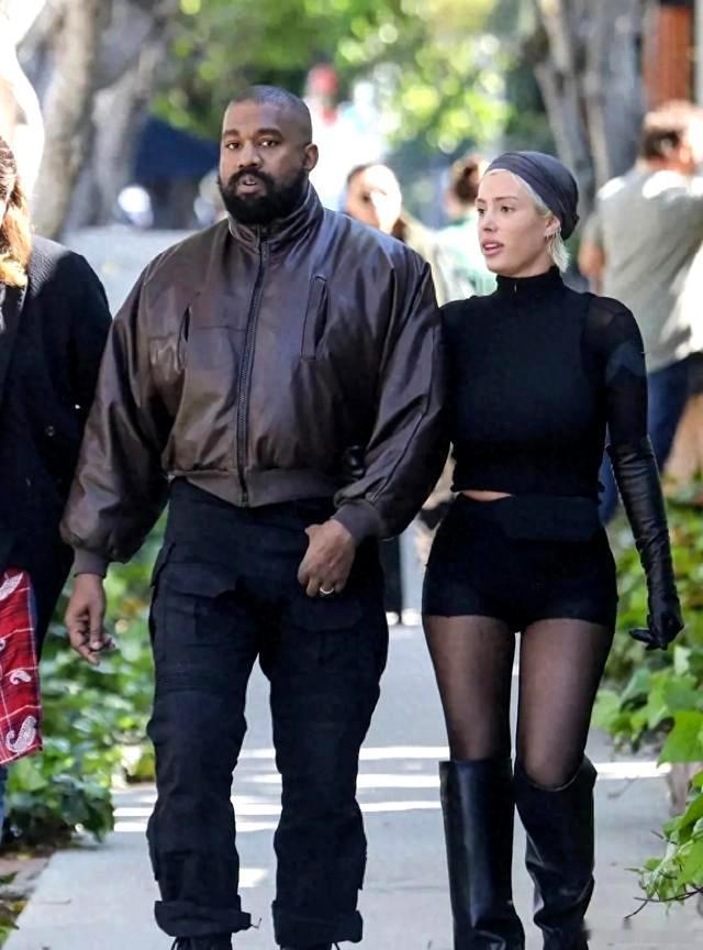 侃爷妻子比安卡回应着装争议比安卡说很依赖侃爷 据外媒，侃爷妻子比安卡首次回应着装