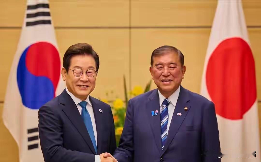 破局“亚洲版北约”：以实力与智慧化解围堵
 
8日，日本前首相石破茂跑到韩国同李