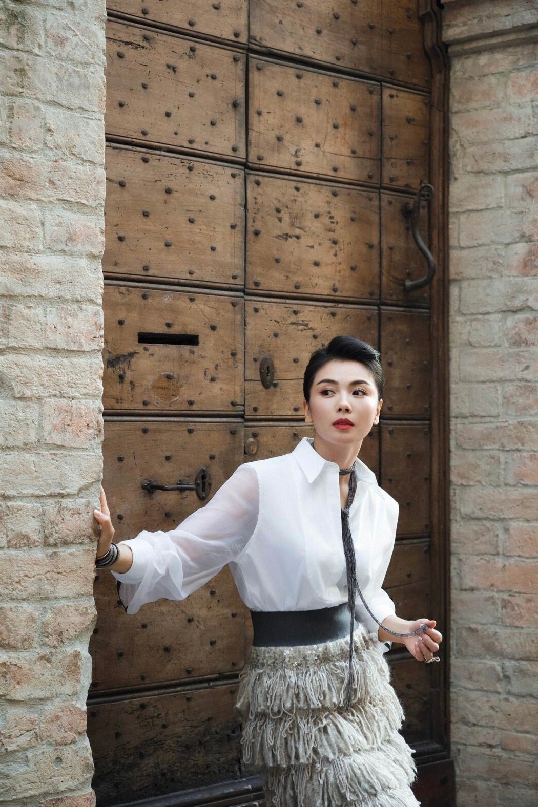 短剧妹和小说妹打入春晚内部 被刘涛秦海璐狠狠甜到！春晚后台两人各忙各的，短剧与小