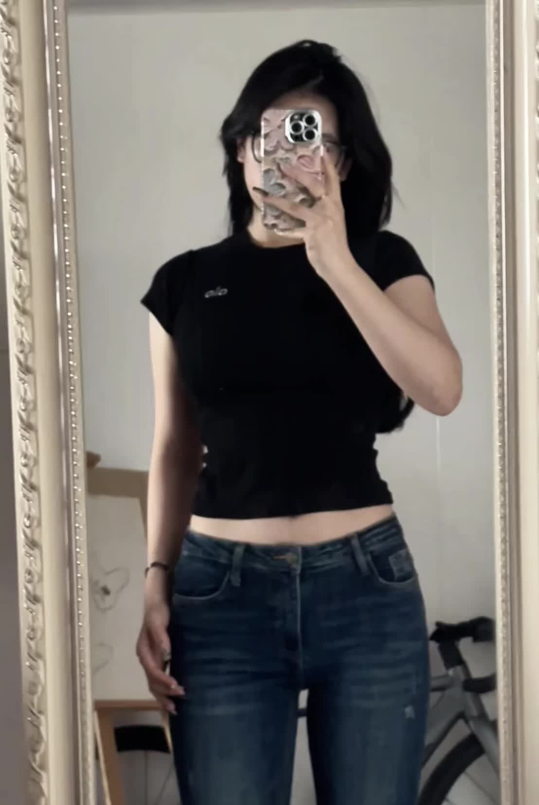 “我翻了你朋友圈近照，你身材比想象中劲爆”