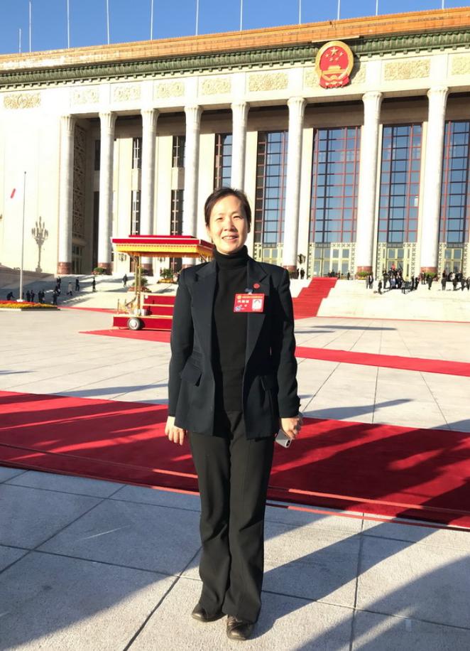 她是美国极不想放回中国的科学家，拒绝了美国公司千万年薪，放弃了美国一切待遇，20