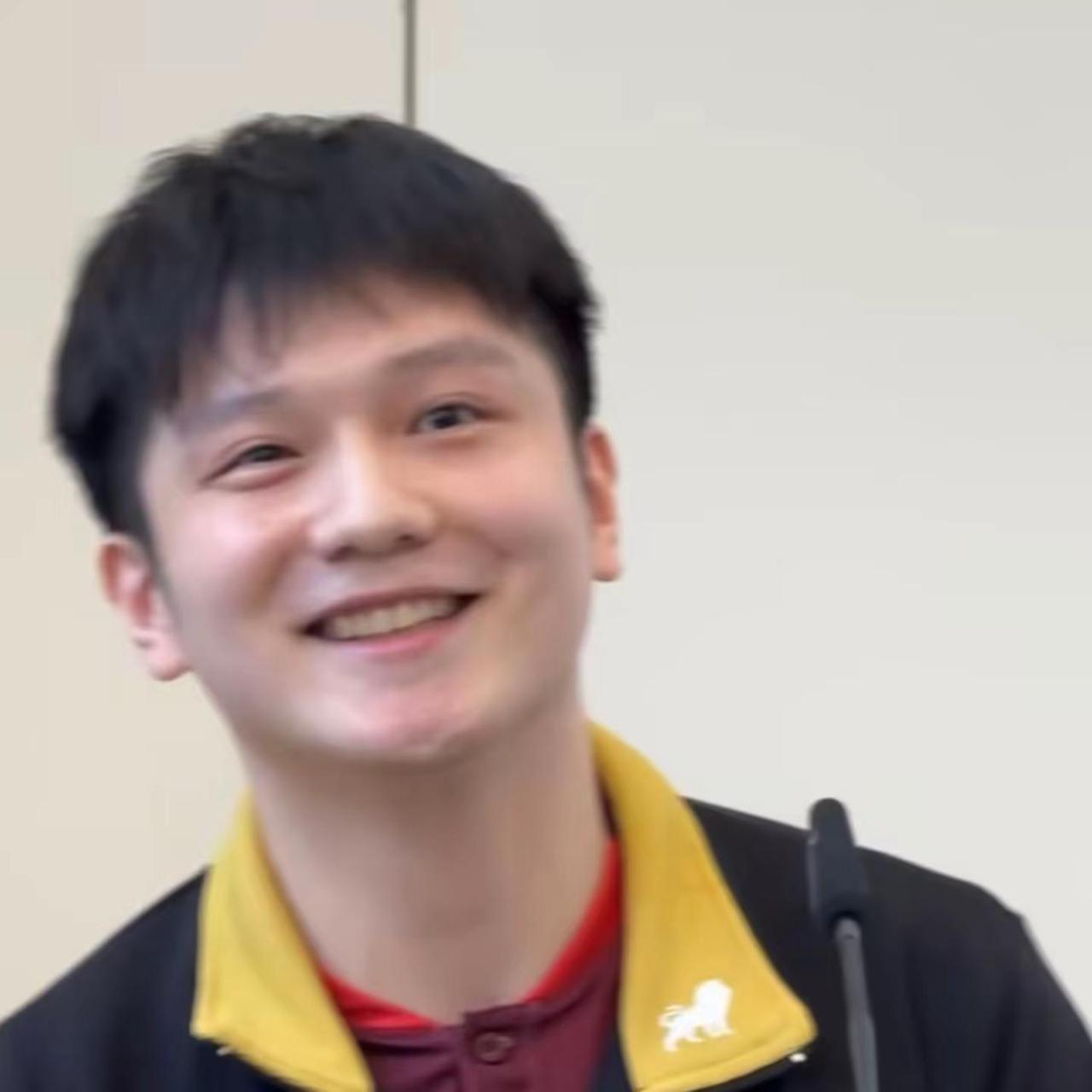 好适合当头像的一组照片。樊振东 樊振东世界第一可爱 樊振东标志性笑容 图片是在小