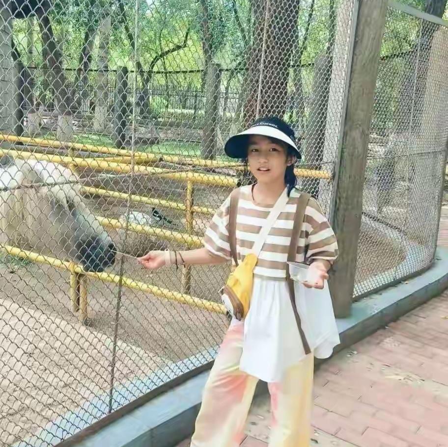 你能想象吗？零下5度的寒天，一个13岁女孩竟冲向冰窟救人！这背后有着怎样惊险又暖