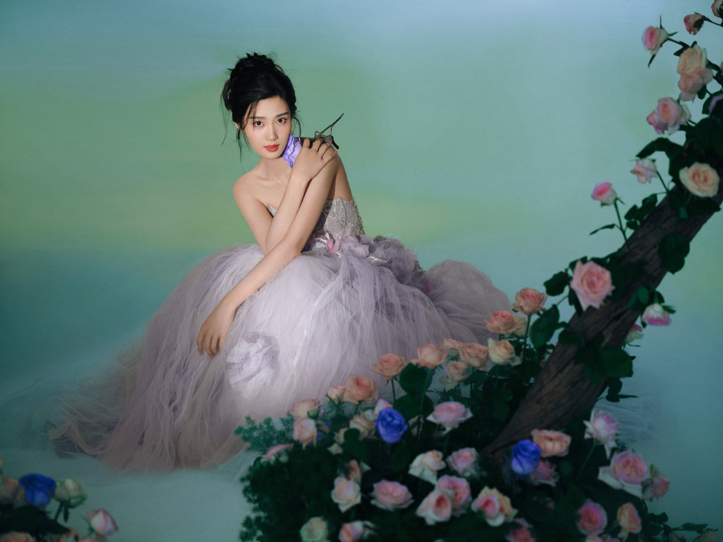 卢昱晓工作室率先出图  芭莎之夜第一套造型🤲🤳  这个裙子挺好看的 ​​​