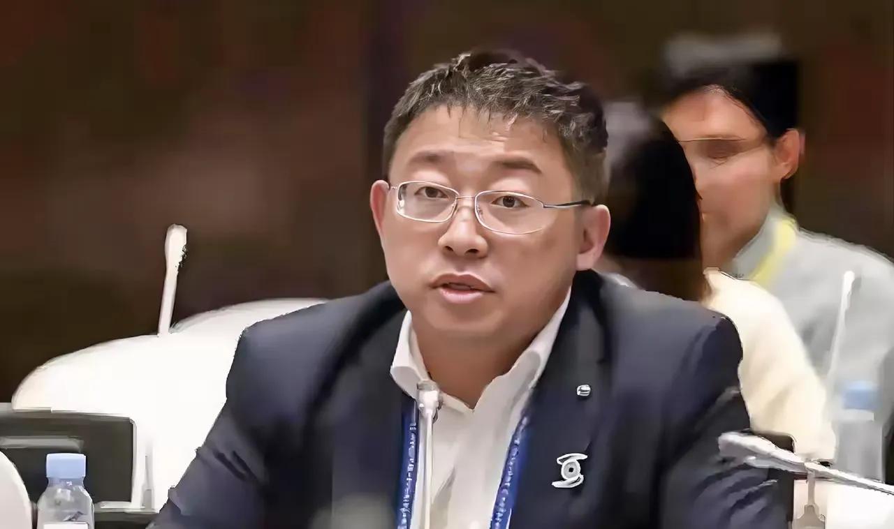 沈逸教授说：如果有一天，我们把仁爱礁上那条破船给拆了拖走了，我相信，没有一个东盟