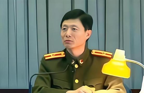 打开手机刷一圈，全是中东冲突的消息，美以联军对着伊朗多处目标发动袭击，哈尔克岛的