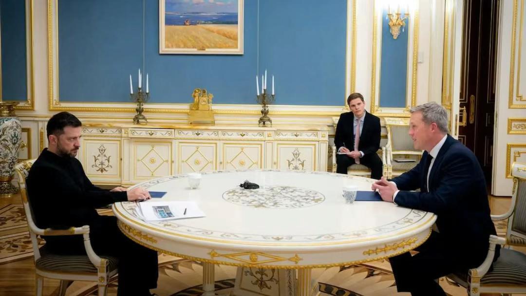 又悬啦！普京和泽连斯基都死不退让，但特朗普已经看清未来，泽连斯基命运已定！

新