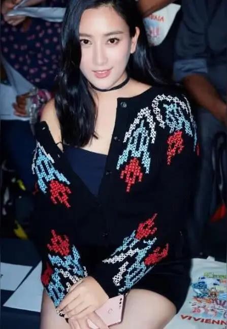 你如何看待马苏的演艺之路?
马苏的演艺道路是高开暴跌，低谷蛰伏，演技涅槃
一段极