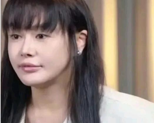 冉莹颖这女人很强势，
创业资金丈夫出，亏了丈夫承担；
公司管理权是她的，丈夫挂个