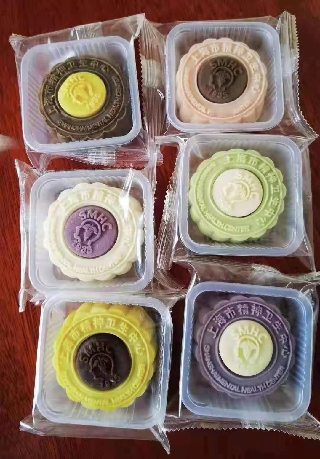 别的先不说，有一说一，这家月饼做的卖相的确好。 ​​​