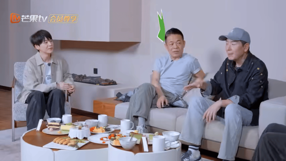 快乐老家先导片 先导片已经暴露了这群人的真实相处模式：互相揭短、相互拆台、有梗必