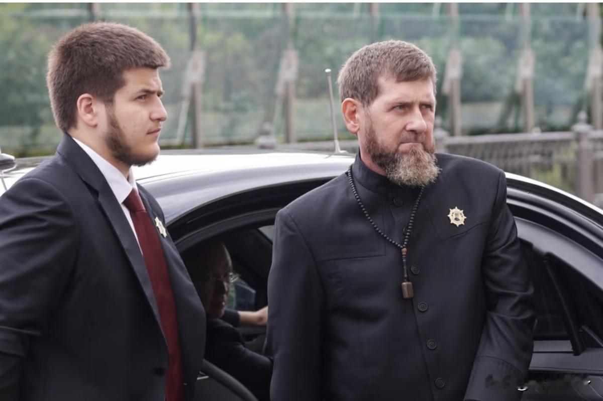 车臣领导人卡德罗夫儿子亚当·卡德罗夫车祸被紧急送医
洲哥讲时事 当地时间2026