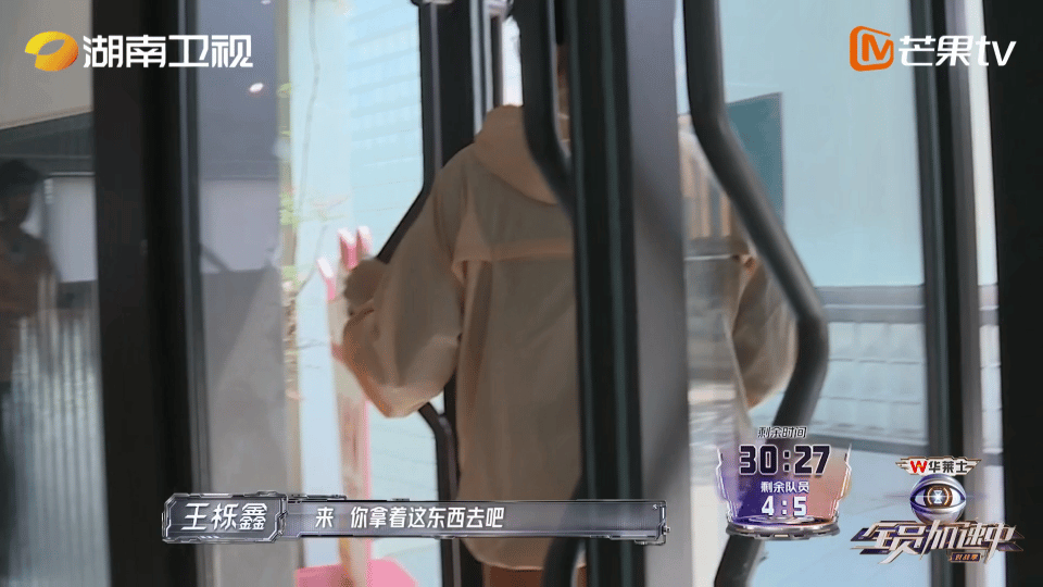 #王栎鑫被抓前还开了个演唱会##全员加速中#王栎鑫心态我学，知道自己会被定点抓捕