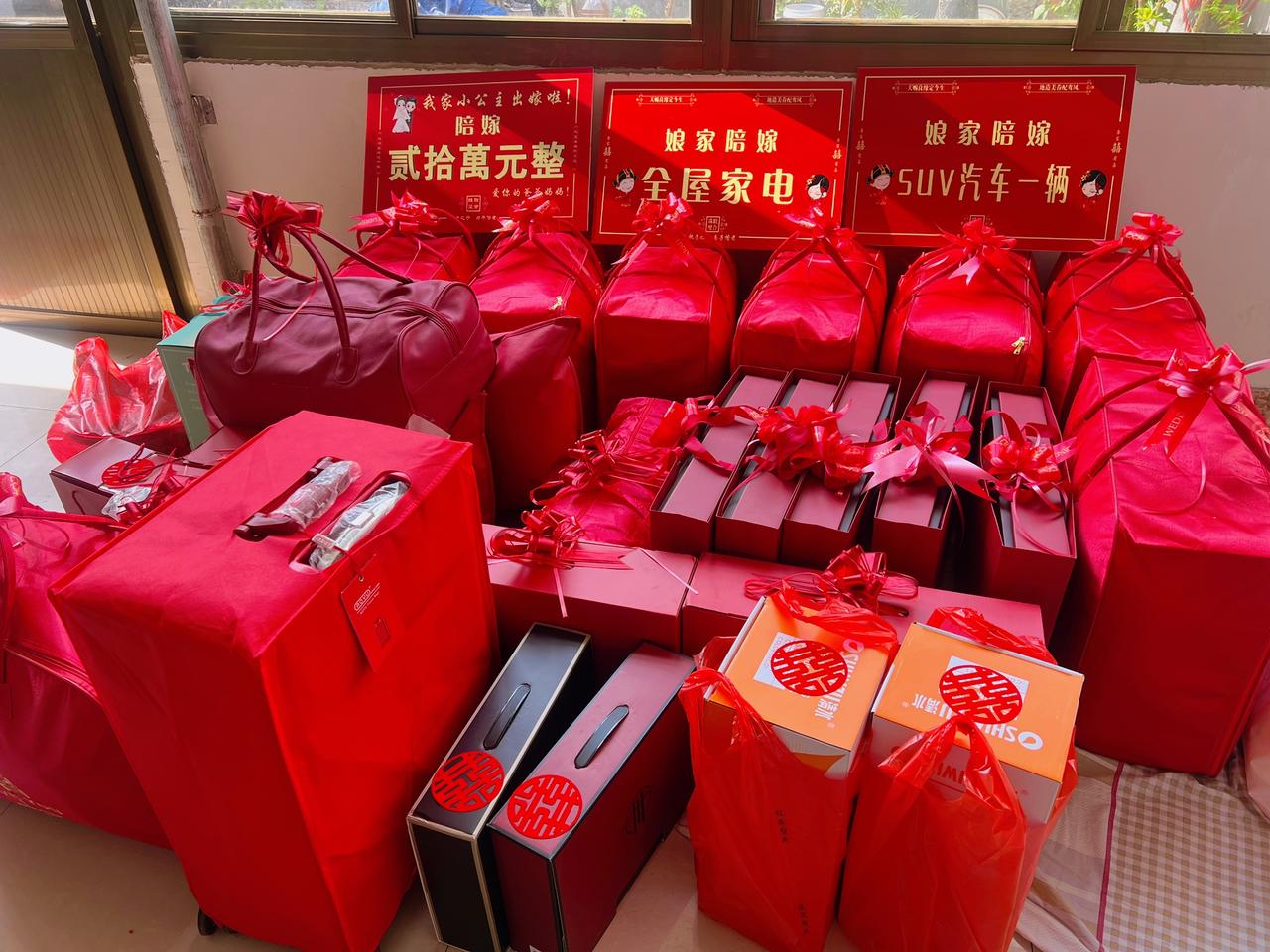 今天去参加婚礼，在北京工作月入两万多的堂妹嫁到了聊城，娘家陪嫁二十万和一辆汽车，