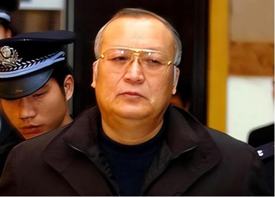 美国想把人推回来，钱却吞进肚里不吐？门都没有！那些外逃贪官在美国挥霍完赃款、耗尽