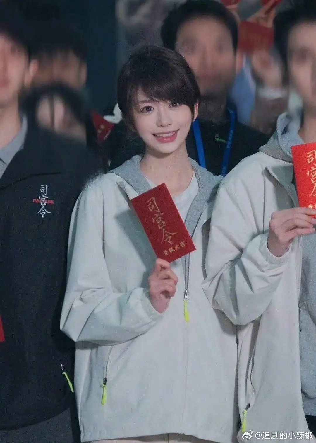 看到有网友说像baby，这照片这笑容确实像 