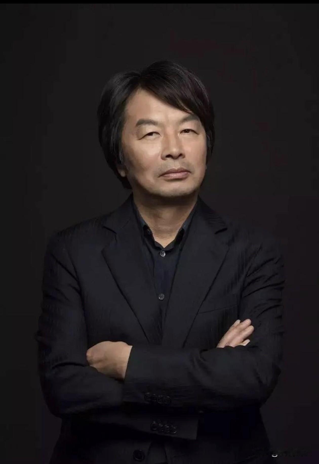 刘震云说过一段一针见血的话：
“人生是一个骗局，
买车买房根本不是
什么首要任务