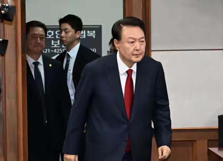 判10年就是放过尹锡悦？李在明这步棋，才是真正的“杀招”