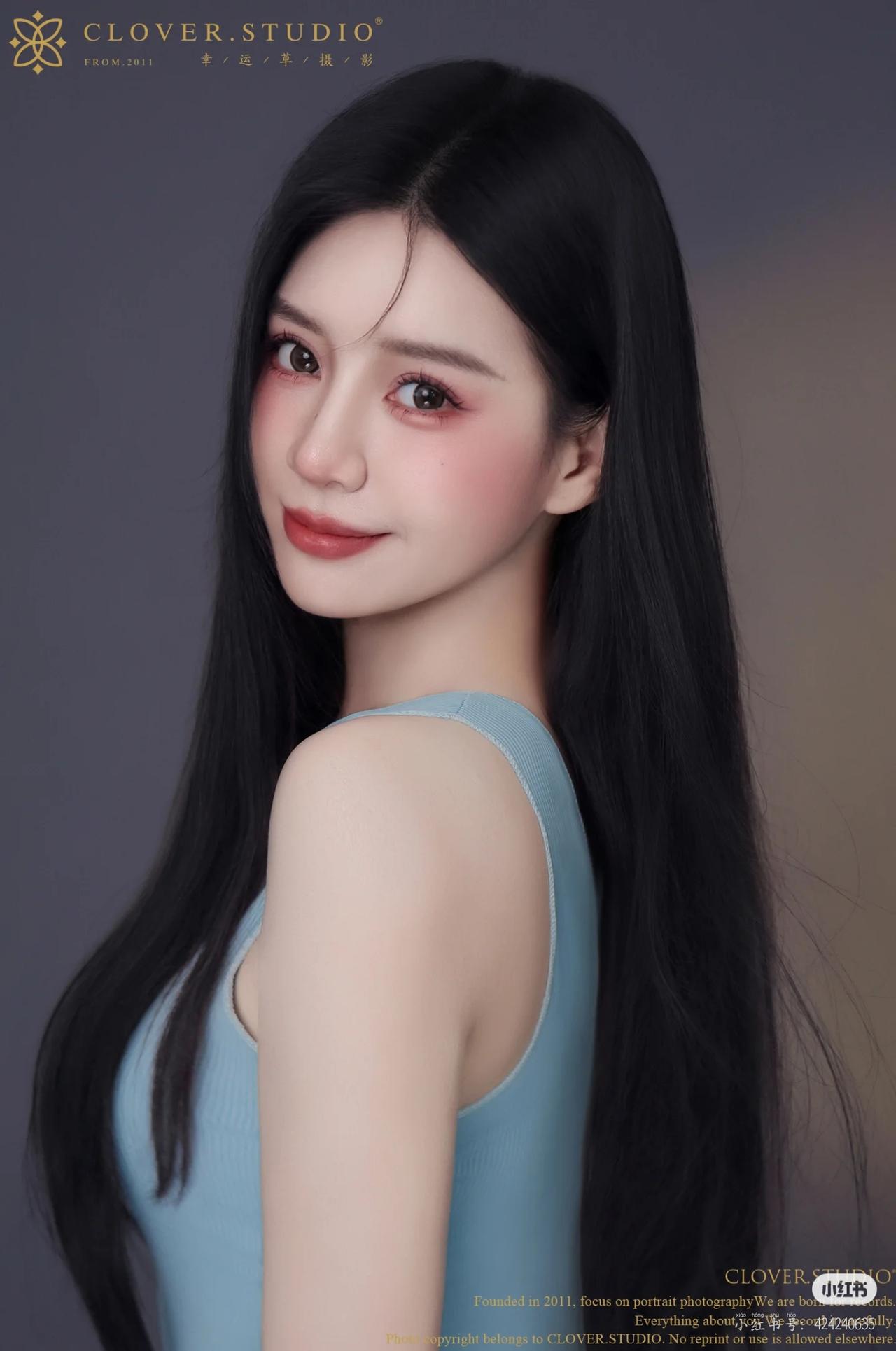 优雅与性感，你会怎么选美女穿搭写真