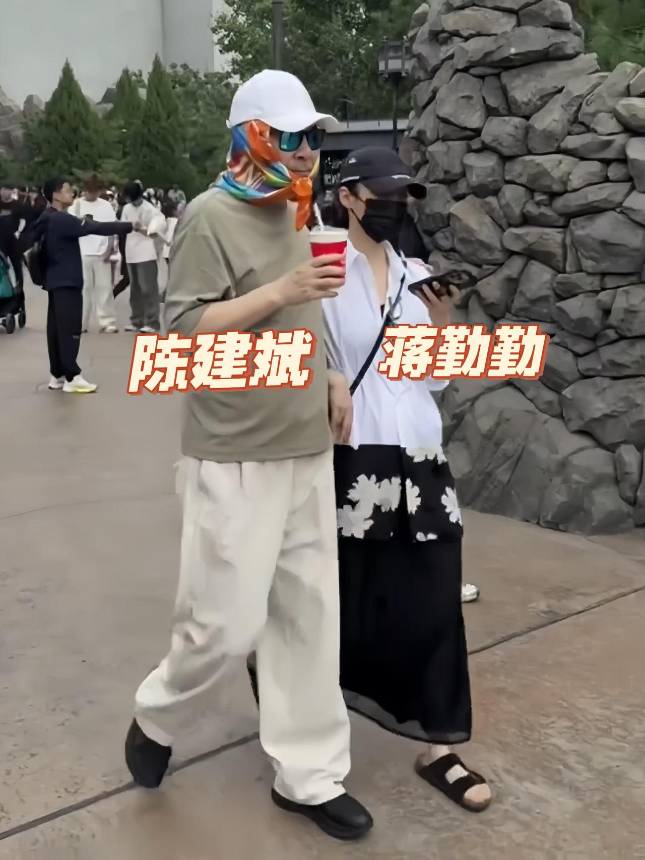 蒋勤勤选择陈建斌，始于《乔家大院》的合作。起初两人片场争执，她并不看好他，相处后