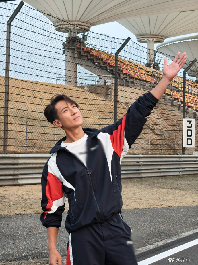 没人说过吴尊46岁还能这么帅啊上海国际赛场的吴尊，帅得好直观✨！46 岁颜值气质