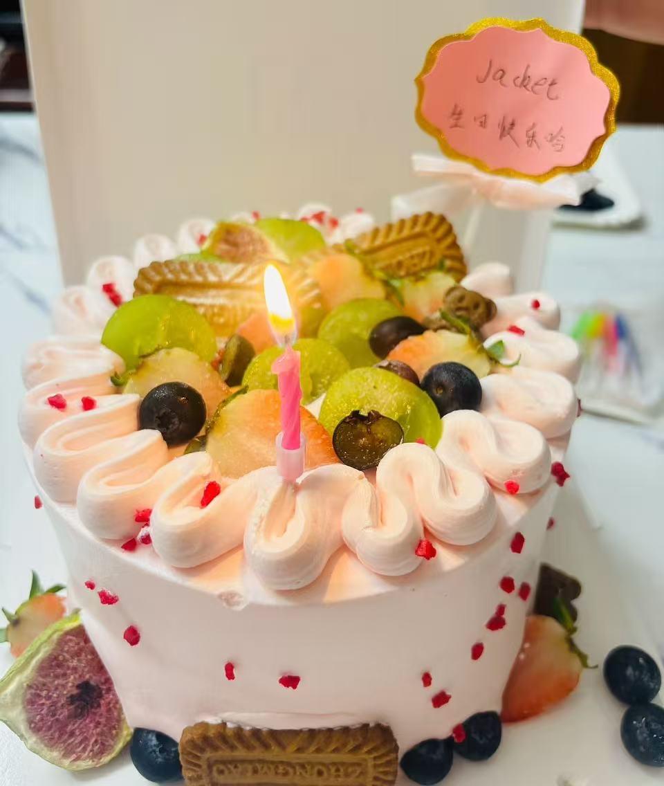 昨天儿媳妇过生日，我给发了200元的红包，可是儿媳妇一直到今天早晨也没收，也没有