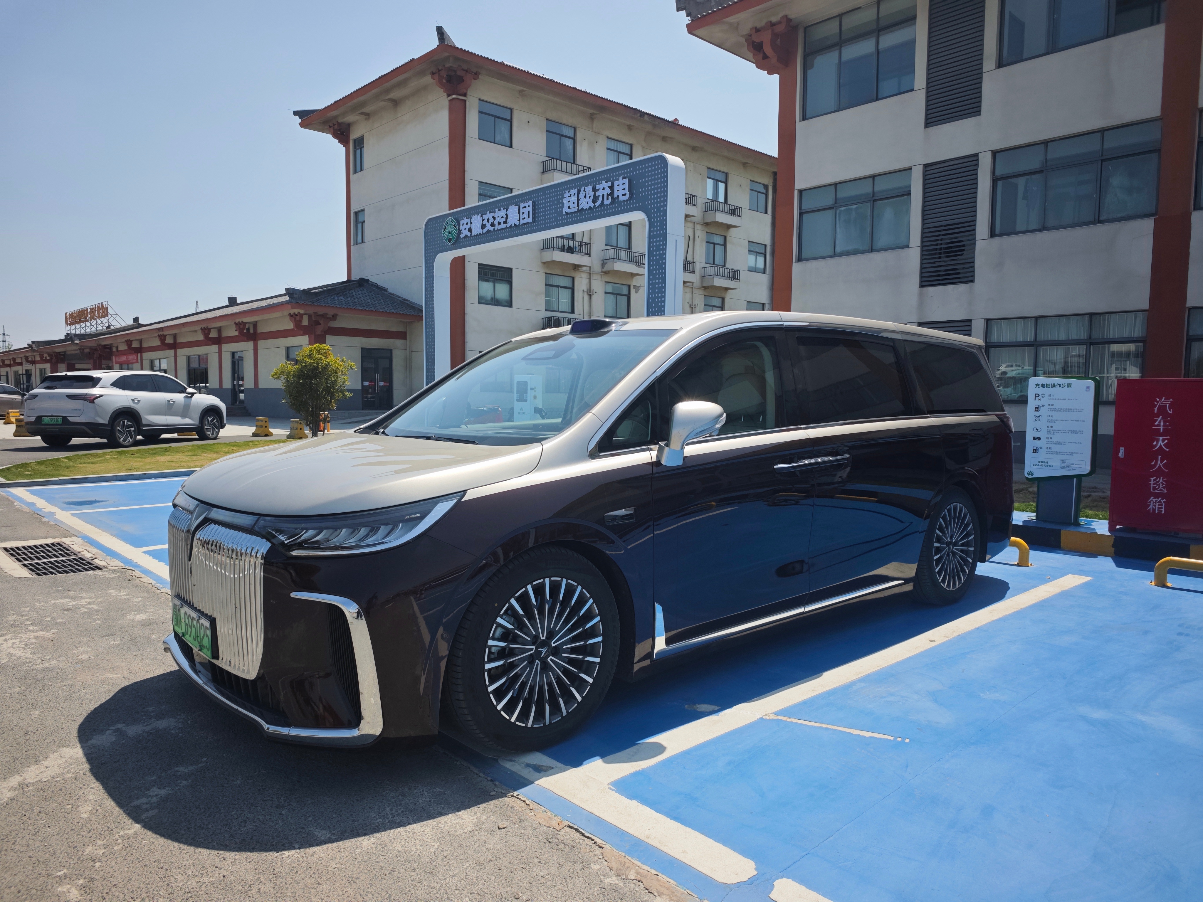 开岚图梦想家返工了，带着河南人的最高礼仪。开花烧饼，冰箱冷藏能吃一个月，面食的精