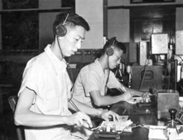 长征时，红军曾冒充老蒋对国军假传命令，成功跳出包围圈，事后老蒋气得发电报狂骂手下