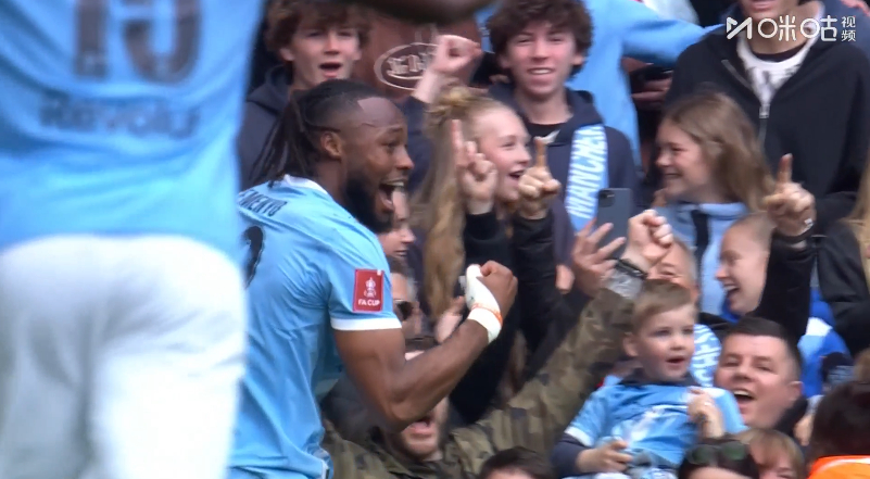 #塞梅尼奥破门# 塞梅尼奥挑射破门！曼城已经3球领先利物浦了！#曼城3比0利物浦