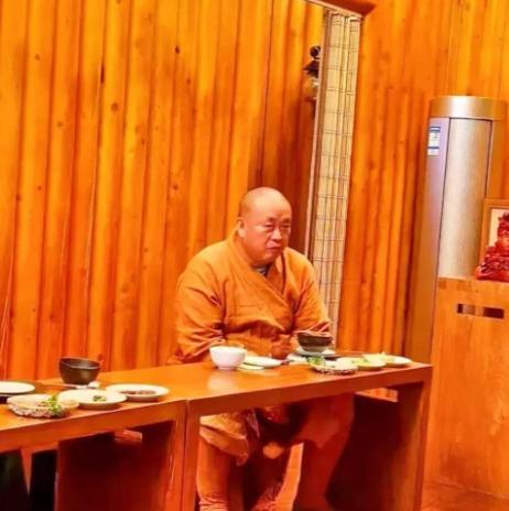 释永信的大瓜一个接一个！


哥哥刚进去
弟弟的字就没人要了！

那幅卖七千美元
