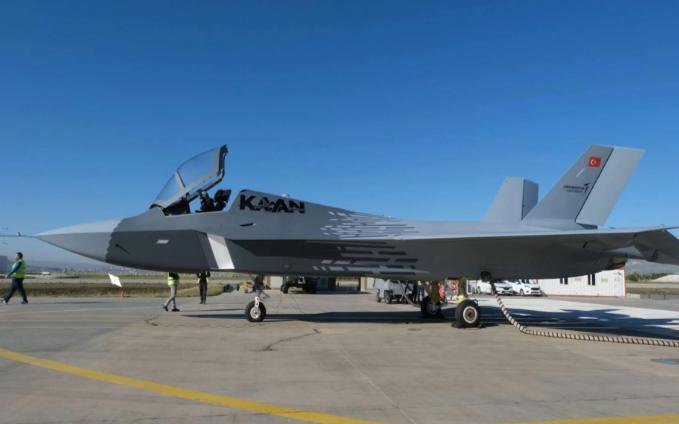 土耳其带着没有发动机、没有风洞测试数据、还没有完成隐身涂层的“可汗”战机来到迪拜