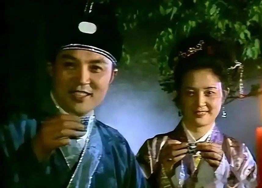来看一位非常适合饰演古人的演员——丁嘉元，上影厂演员，观众对他印象最深的是《紧急