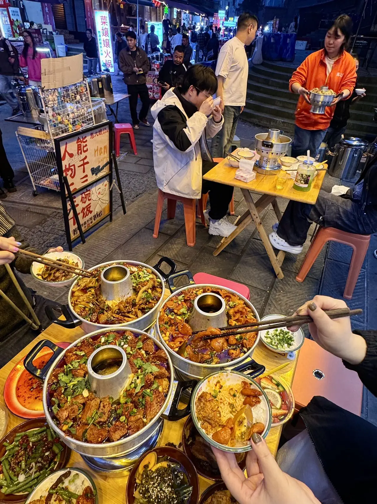它唯一的缺点…重庆只有解放碑能吃到…家人们！又在解放碑发现一家平价小馆...