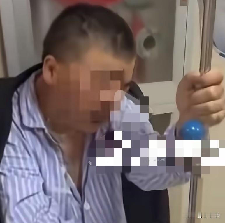 江苏淮安的陈先生，借10万元给生病急需手术的亲戚，不料却将钱转给了一位同名同姓的