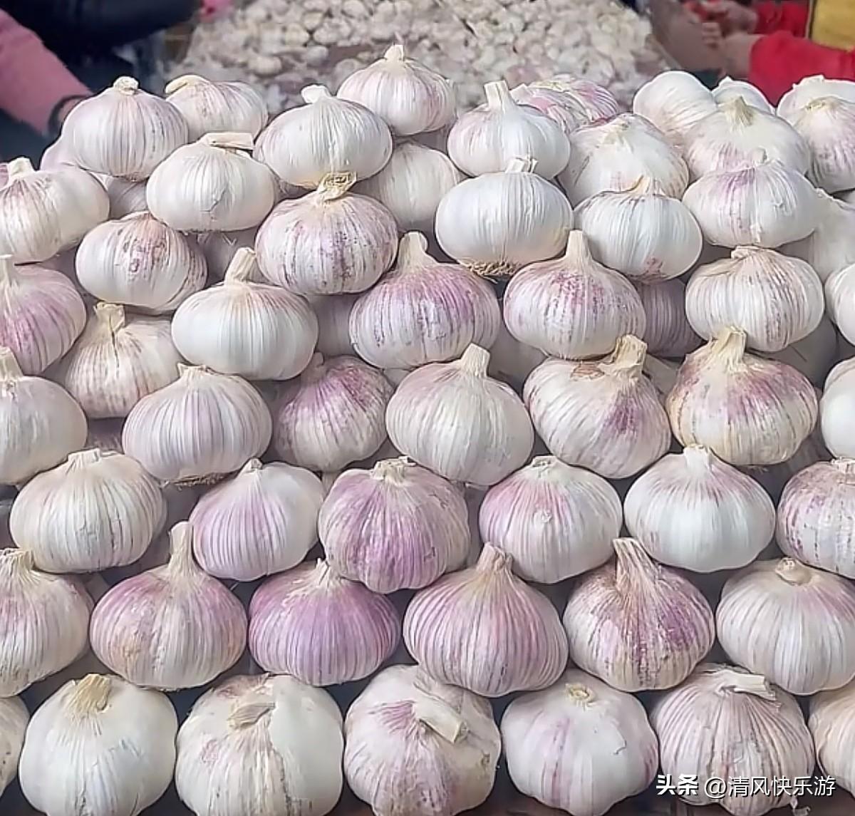 我是这样一个人在家做电商的，就拿今天来说，我就上架了一个商品在售，就是大蒜，因为