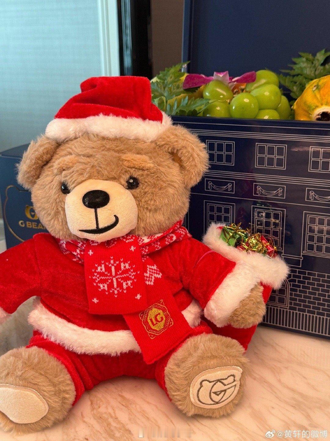 黄轩 入行十八年的成人礼 黄轩澳门获奖发文太戳心啦！入行十八载，他把这份荣誉视作